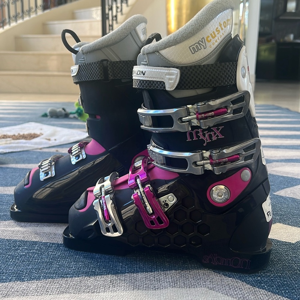 Salomon mynx flex 75 women’s ski boots size 7